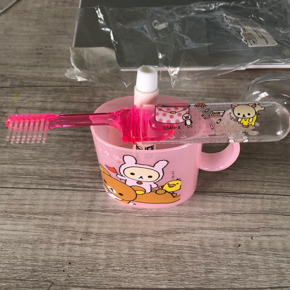 Rilakkuma traveling toothbrush and cup set - Picture 2 of 2
